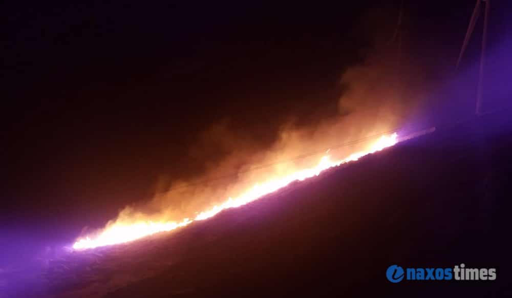 Μεγάλη φωτιά στην Κόρωνο